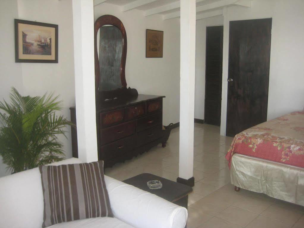 Roots Bamboo Beach Resort Negril Esterno foto