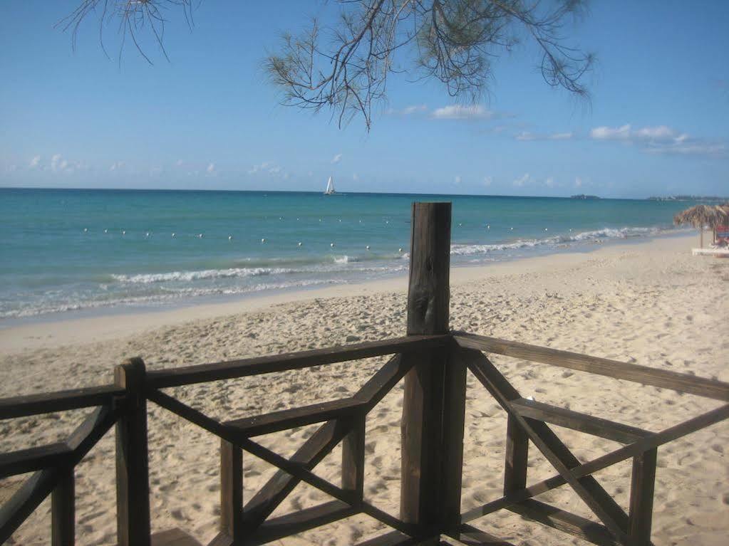 Roots Bamboo Beach Resort Negril Esterno foto